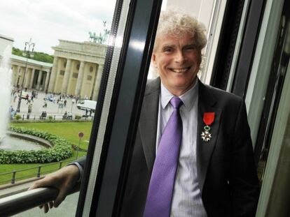 El director Simon Rattle, en la embajada de Francia en Berl&iacute;n, en una imagen de 2010.  