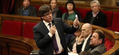 Carles Puigdemont en su intervención en el Parlament.