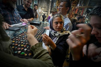 El bazar de Teherán, epicentro comercial de la ciudad y uno de los lugares que más rápido restableció la actividad económica tras la guerra.