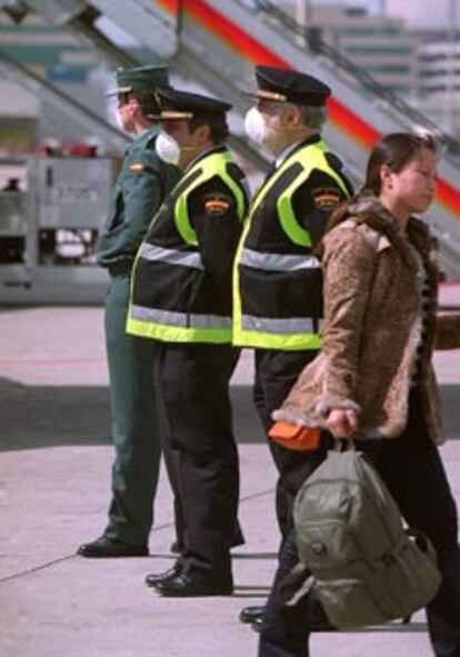 Llegada de un avión procedente de China en Barajas (Madrid).