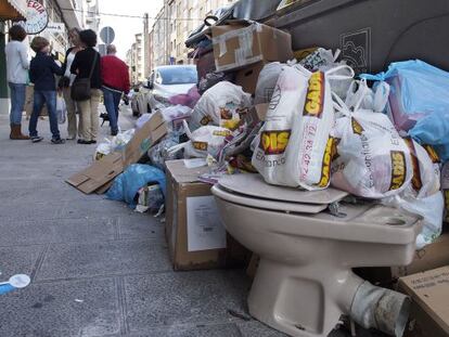 Basura acumulada en las calles de Lugo.