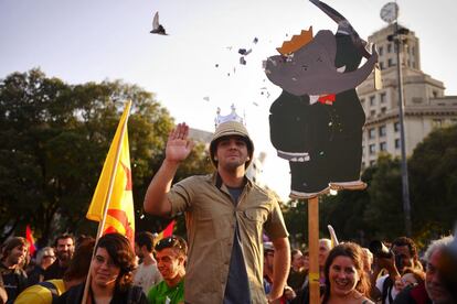 Manifestacion indipensentista y antimonarquica en la plaza cataluña.