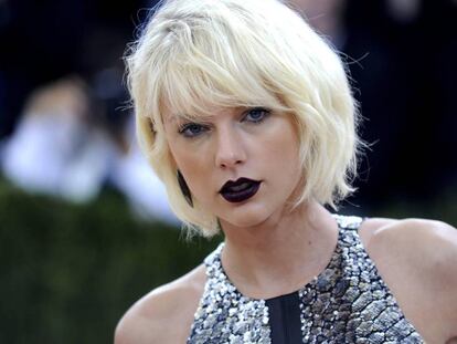 Taylor Swift en la alfombra roja de la gala del MET.