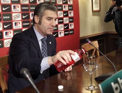 El presidente del Athletic, Josu Urrutia, ofrece una rueda de prensa en Ibaigane.