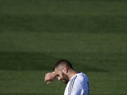 Benzema, durant un entrenament del Madrid.