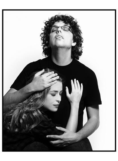 La actriz y el cantautor han unido sus voces en el tema 'Lo eres todo' (Luz Casal).