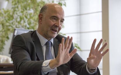 Pierre Moscovici, durante la entrevista, este miércoles en Bruselas.