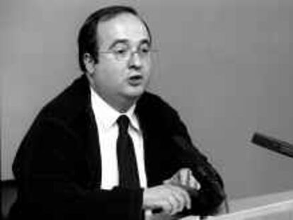 B35708 (10/jul/00) -color- Rueda de prensa de la Comisión Ejecutiva del Partido Socialista Catalán. En la foto aparece Miguel Iceta. Foto: Arduino Vannucchi.