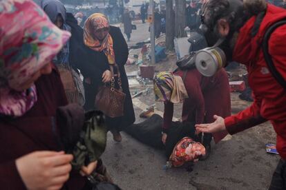 Manifestaci&oacute;n en favor del diario turco Zaman, este s&aacute;bado en Estambul. 