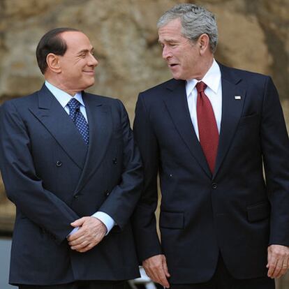 El primer ministro italiano, Silvio Berlusconi, y el presidente de EE UU, George Bush, ayer en Roma.