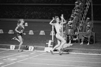 La canadiense Abby Hoffman gana la carrera de 800 metros en los juegos de 1971 de Cali.