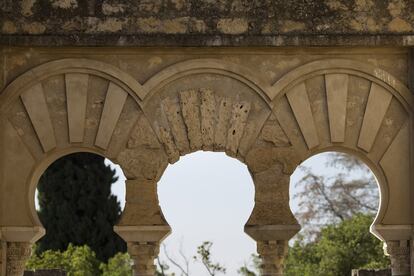 Dovelas de tres arcos, dos de ellos restaurados.