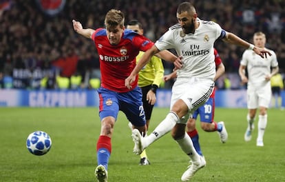 Benzema remata en el partido ante el CSKA.