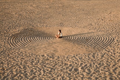 El centinela. Playa de San Lorenzo (Gijón), julio de 2020.