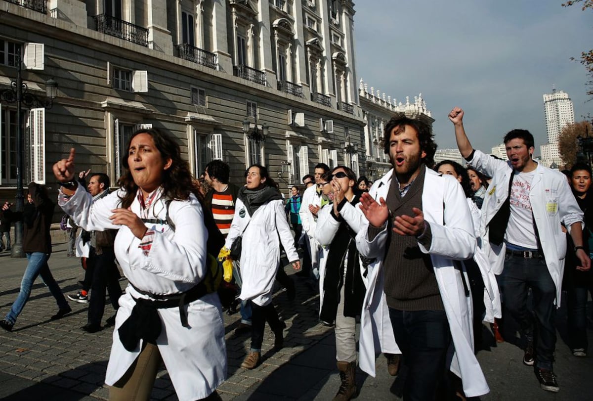 Under Pressure: Social Security Medical Inspectors Announce Strike in Spain Amid Increased Workload