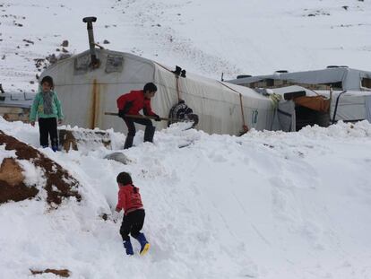 Refugiados sirios en el asentamiento informal de Arsal (Líbano).