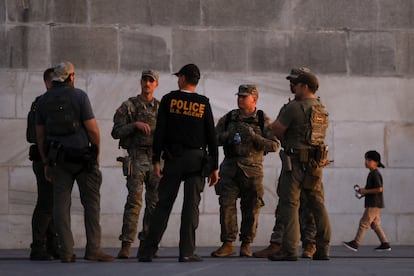 Agentes de policía, DEA y Guardia Nacional en el National Mall, Washington, el 1 de septiembre.