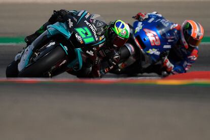 Morbdelly y Rins, en un momento del GP de Teruel.