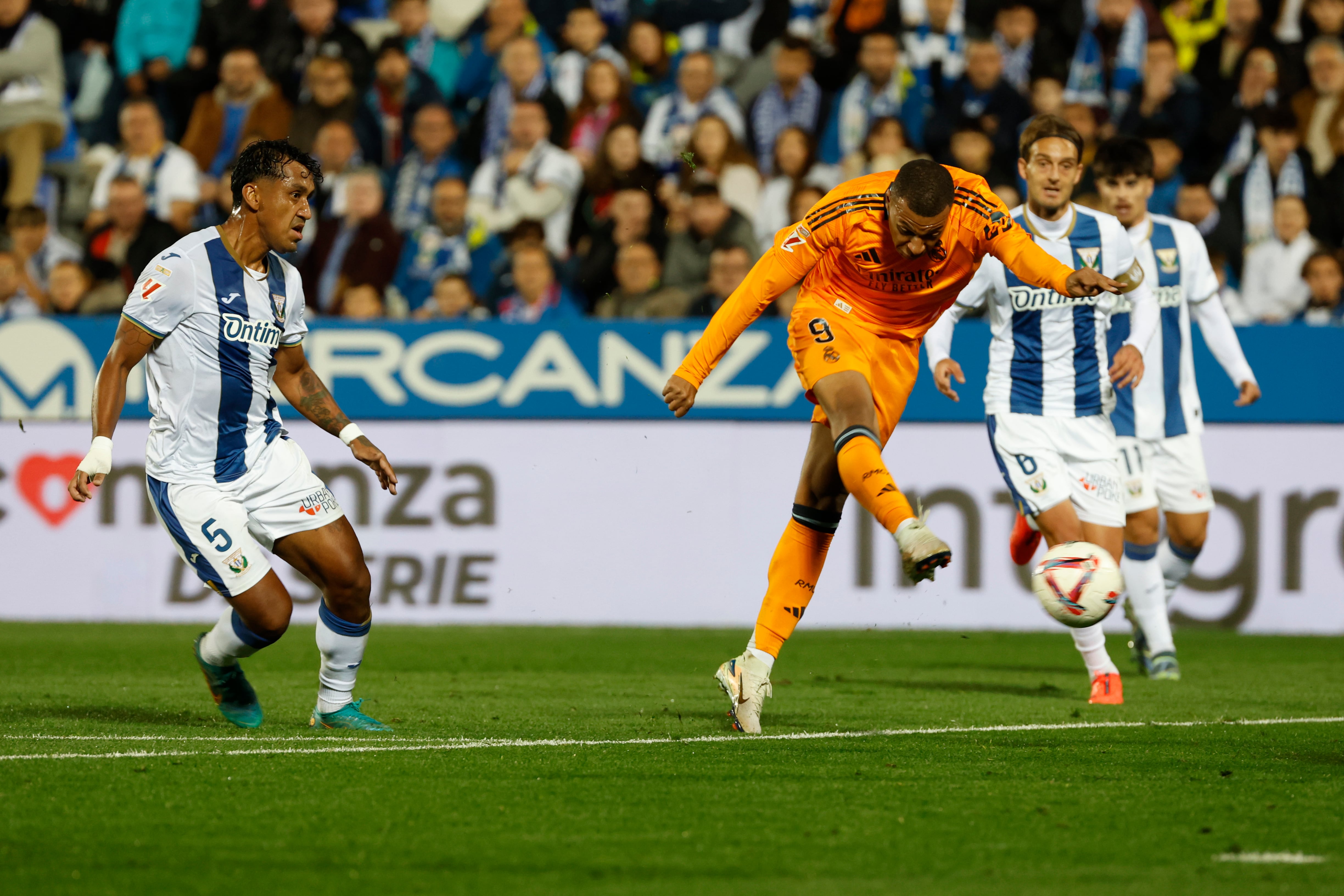 Mbappé se estrena en la izquierda 18 partidos después