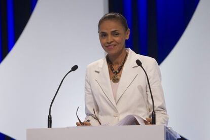 Marina sorri durante debate no SBT, na segunda-feira.