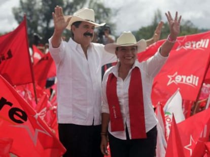 Xiomara Castro, candidata presidencial e seu marido Manuel Zelaya. 