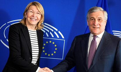 La exfiscal general de Venezuela Luisa Ortega, junto al presidente del Parlamento Europeo, Antonio Tajani, este miércoles en Bruselas.