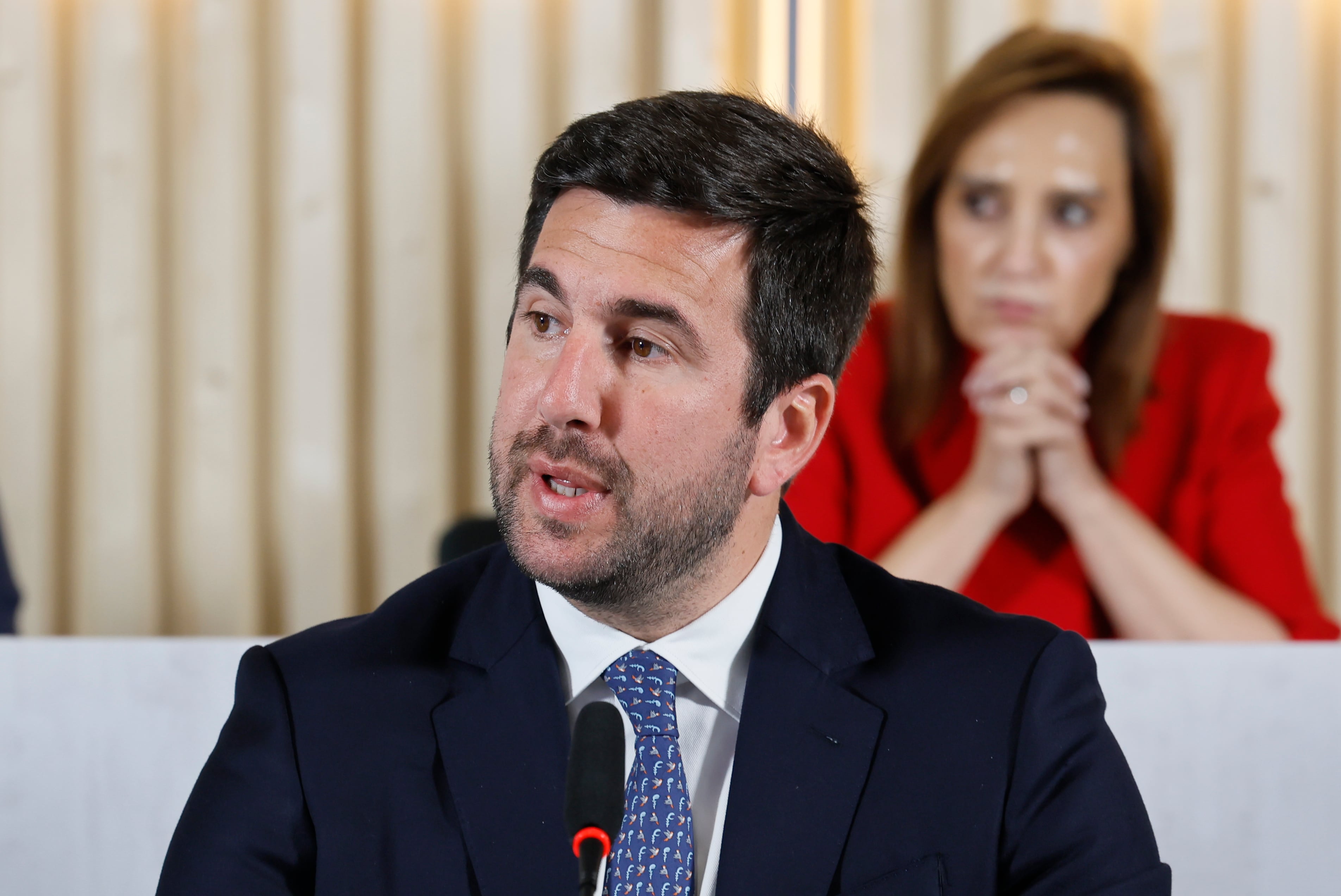 Riquelme firma ‘in extremis’ con Andbank el aval bancario para presentarse a las elecciones del Real Madrid