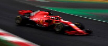  El piloto alemán de Ferrari, Sebastian Vettel, durante la segunda jornada de entrenamientos oficiales de pretemporada de Fórmula Uno que se celebran en el circuito de Barcelona-Catalunya. 