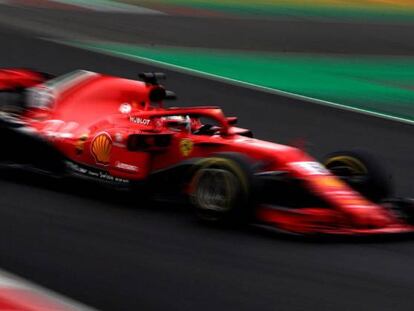  El piloto alemán de Ferrari, Sebastian Vettel, durante la segunda jornada de entrenamientos oficiales de pretemporada de Fórmula Uno que se celebran en el circuito de Barcelona-Catalunya. 