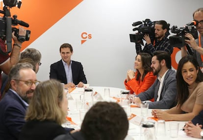 Albert Rivera preside la reunión del comité permanente de Ciudadanos en la sede del partido.