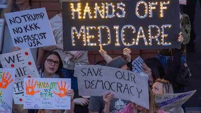 Una manifestación contra las políticas de la administración Trump en Riverside, California, el pasado 5 de abril.