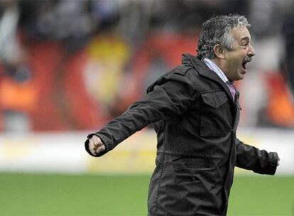 Manuel Preciado celebra el gol del Sporting de Gijón.