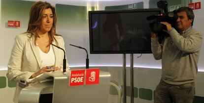 Susana Díaz, en la rueda de prensa en la sede regional del PSOE.