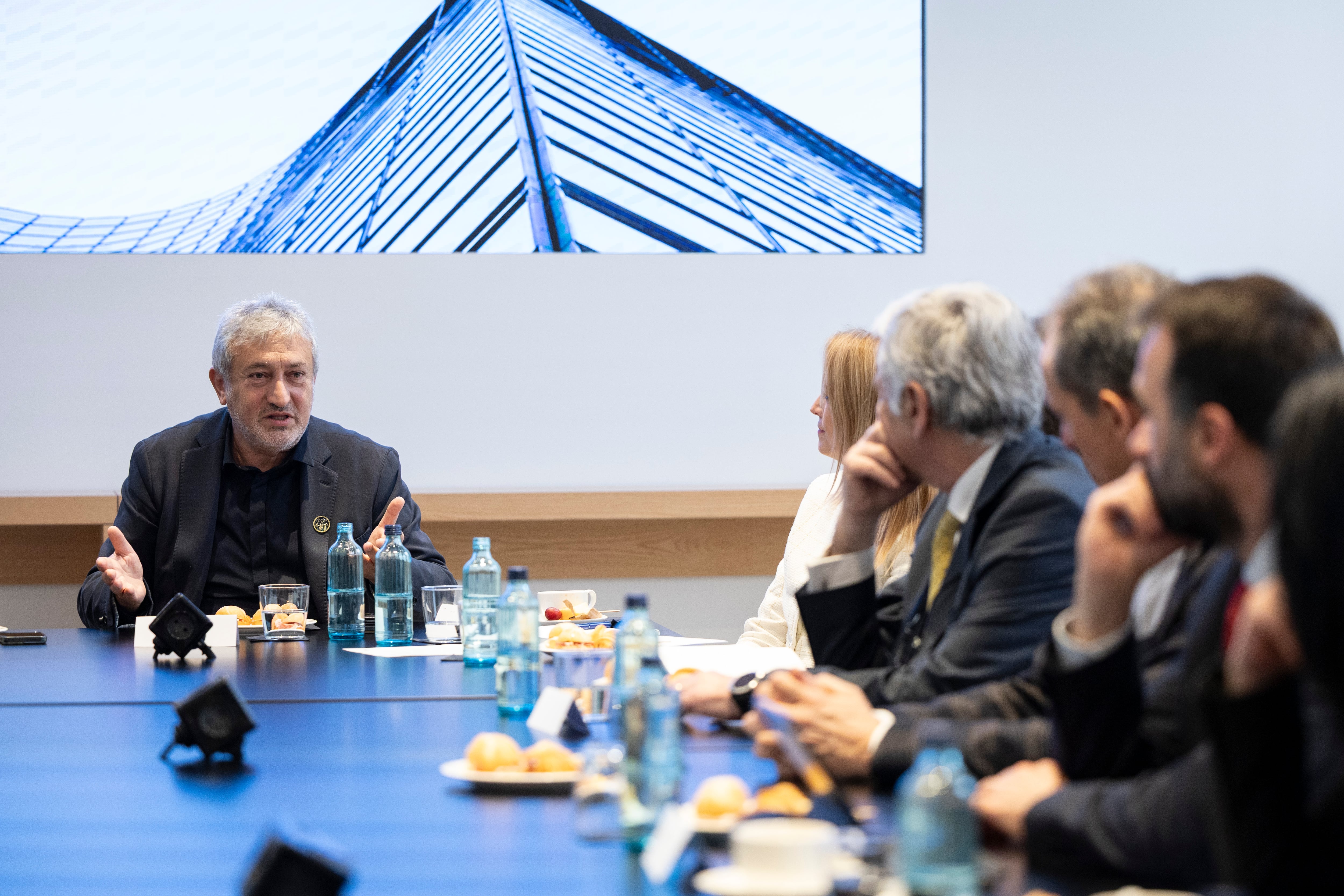 Israelian: milioni per la scienza, niente per comunicarla