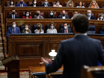 El presidente del Partido Popular, Pablo Casado, en la sesión de control al Gobierno celebrada este miércoles en el Congreso de los Diputados, en Madrid.