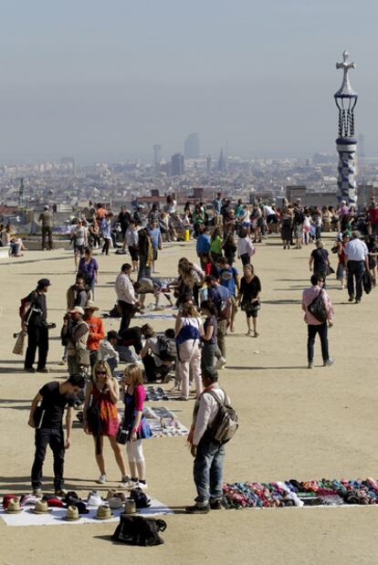 <i>Manteros</i> en la explanada central del parque Güell.