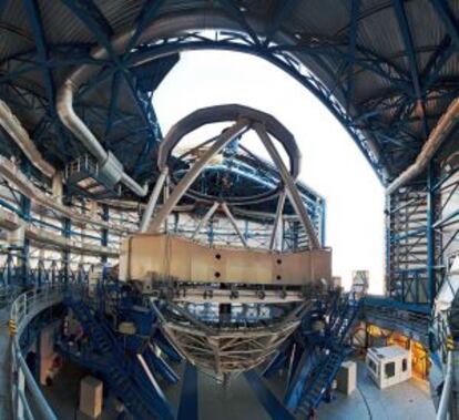 Interior de uno de los telescopios VLT, de 8,2 metros de di&aacute;metro, en Cerro Paranal (Chile), 