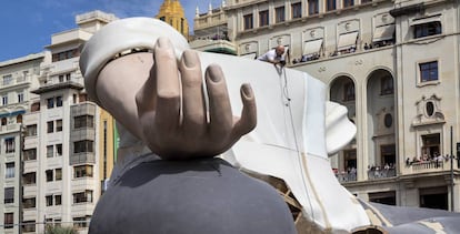 Detalle de la falla de la Plaza del Ayuntamiento en Valencia. 