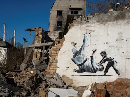 Grafiti en la ciudad ucrania de Borodianka que parece dibujado en el estilo de Banksy que supuestamente fue fotografiado el 12 de noviembre.