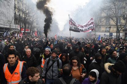 Otro aspecto de las marchas de protesta en la capital francesa.