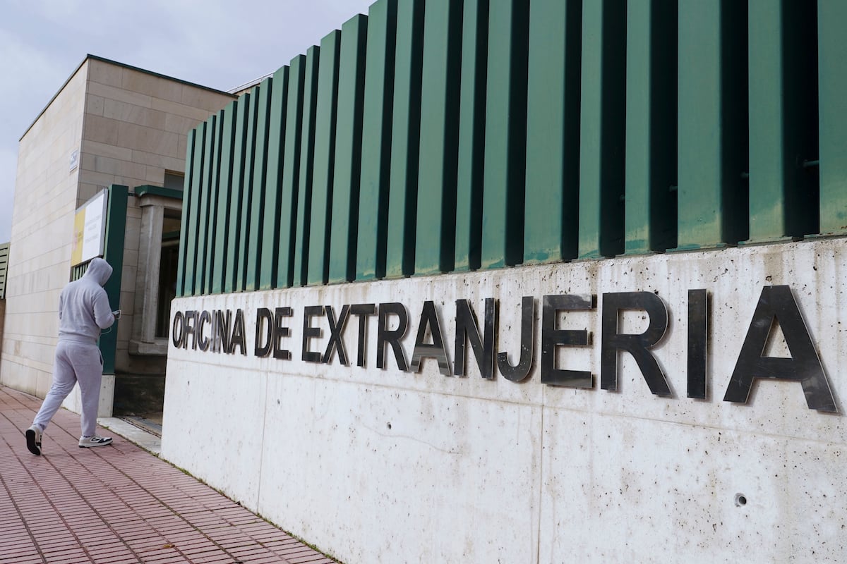 El Gobierno acelera para aprobar este martes la regularización de inmigrantes 