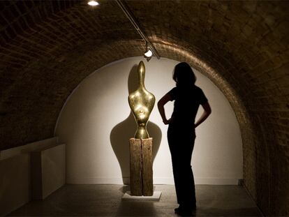 <i>Idole </i>(1950), de Jean Hans Arp.