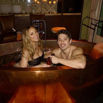 Además de repetir por segundo San Valentín consecutivo un posado en una bañera llena de globos, este año lo ha celebrado en un jacuzzi con un nuevo novio, Bryan Tanaka.