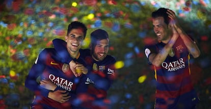 Bartra, Alba y Busquets, en el festejo del doblete.