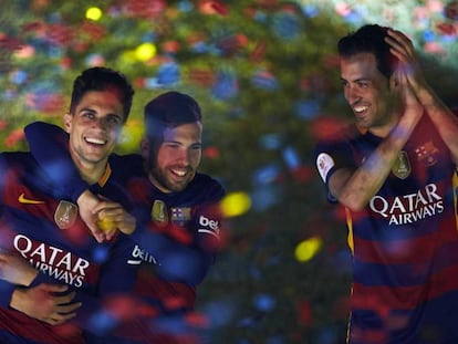 Bartra, Alba y Busquets, en el festejo del doblete.