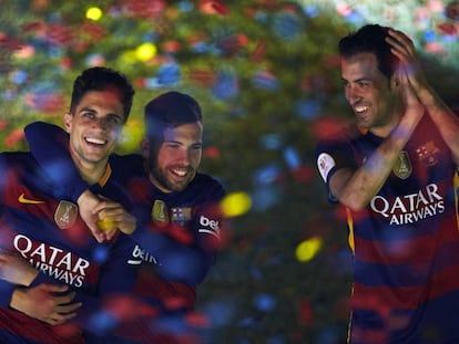 Bartra, Alba y Busquets, en el festejo del doblete.