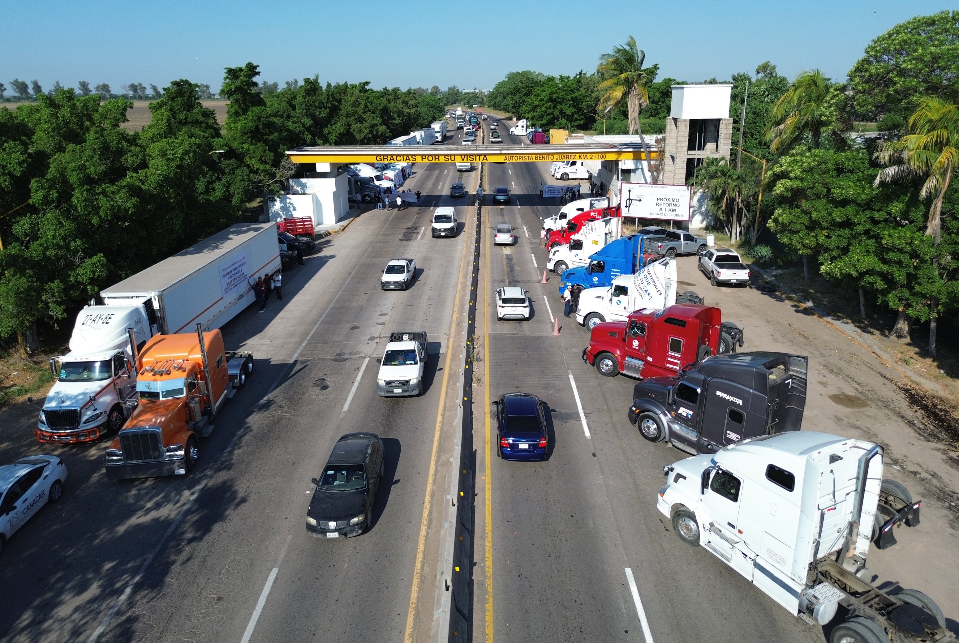 El Gobierno anuncia un acuerdo con los transportistas para levantar los bloqueos de carretera