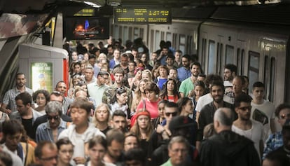 El metro a pla&ccedil;a Espanya aquest dissabte, dia de vaga. 