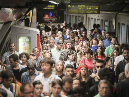 El metro a Plaça Espanya un dia de vaga.