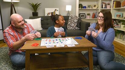 Elegimos cinco juegos de mesa top ventas en Amazon para divertirse en familia.